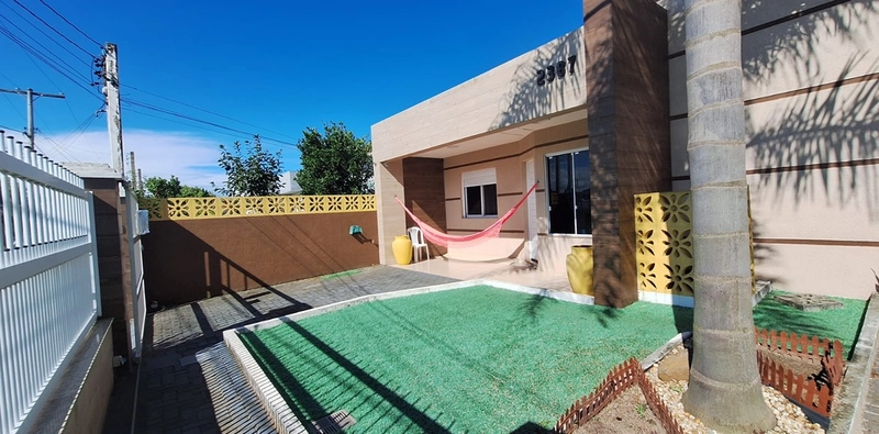 Casa à venda no centro de Imbé: 1ª foto da galeria de imagens do imóvel