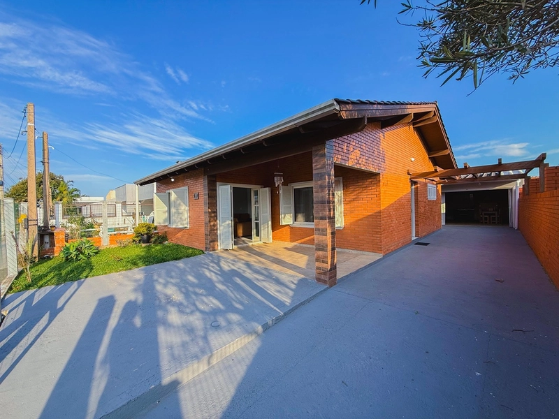 Casa em Mariluz próxima ao mar : 1ª foto da galeria de imagens do imóvel