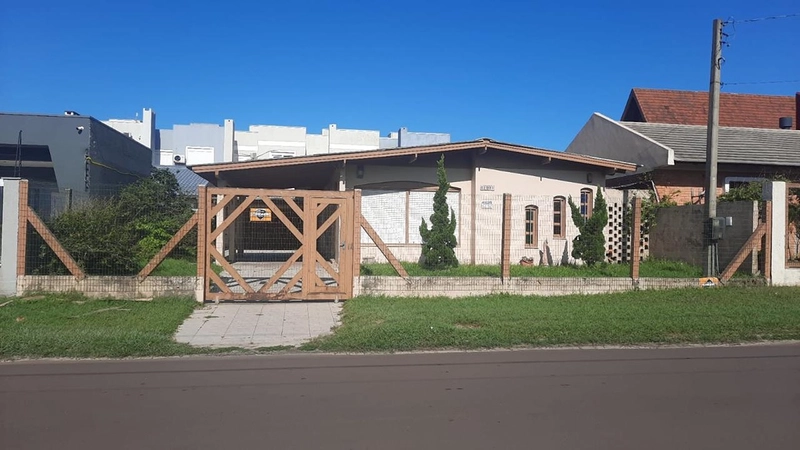 Casa à venda próxima ao mar em Imbé : 2ª foto da galeria de imagens do imóvel