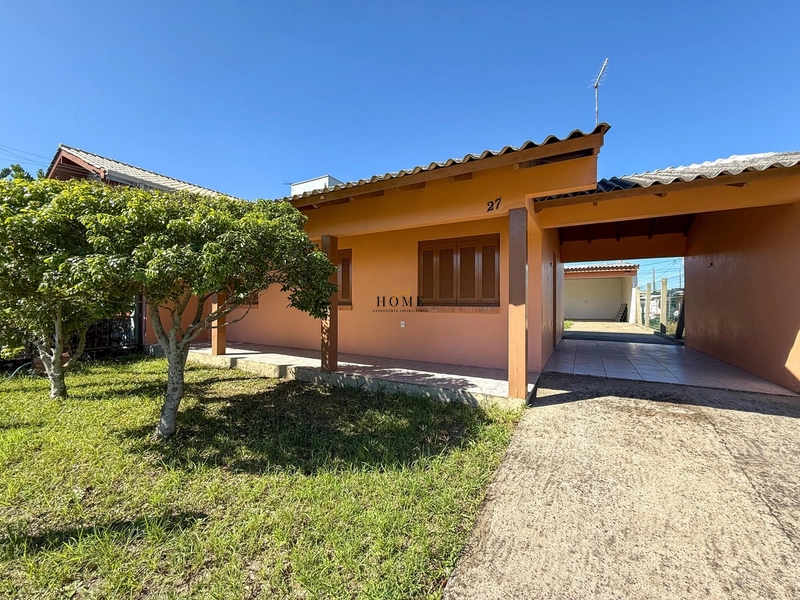 Casa à venda próxima ao mar em Imbé: 1ª foto da galeria de imagens do imóvel
