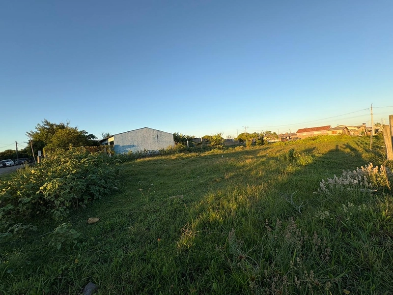 Terreno à venda próxima ao mar : 2ª foto da galeria de imagens do imóvel