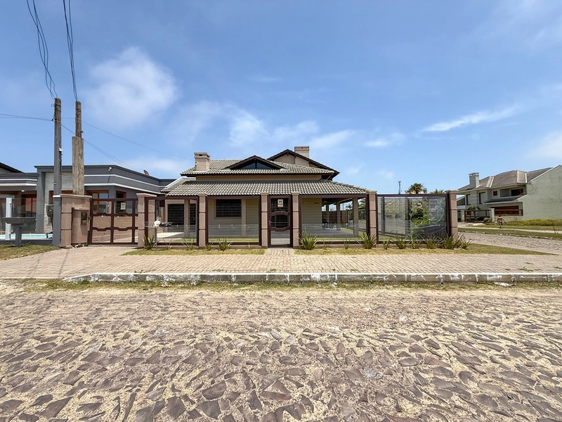 Casa à venda em Imbé - Centro: 1ª foto da galeria de imagens do imóvel