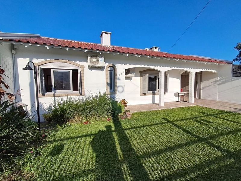 EXCELENTE IMÓVEL COM PISCINA NO CENTRO DE IMBÉ!: 1ª foto da galeria de imagens do imóvel