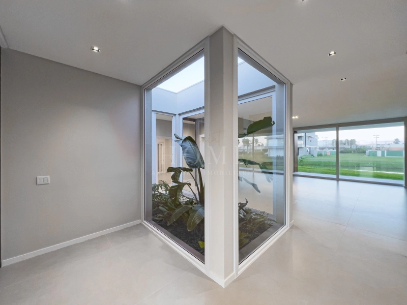EXCLUSIVA CASA MODERNA À VENDA EM CONDOMÍNIO FECHADO!: 8ª foto da galeria de imagens do imóvel