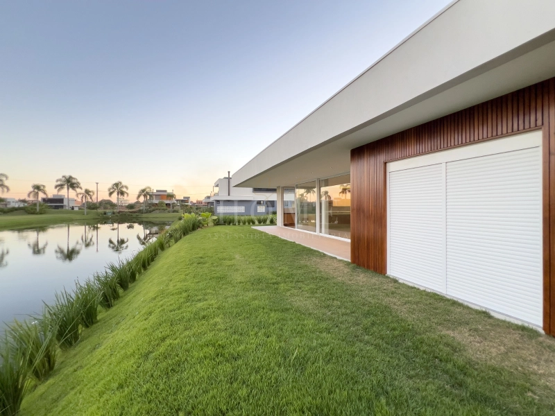 EXCLUSIVA CASA MODERNA À VENDA EM CONDOMÍNIO FECHADO!: 7ª foto da galeria de imagens do imóvel