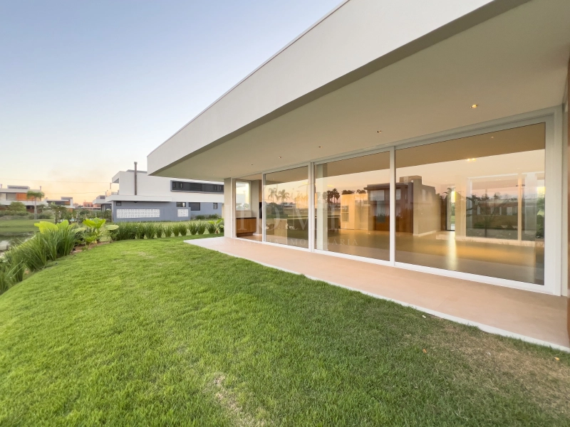 EXCLUSIVA CASA MODERNA À VENDA EM CONDOMÍNIO FECHADO!: 5ª foto da galeria de imagens do imóvel