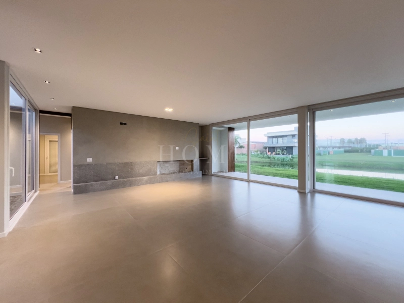 EXCLUSIVA CASA MODERNA À VENDA EM CONDOMÍNIO FECHADO!: 1ª foto da galeria de imagens do imóvel