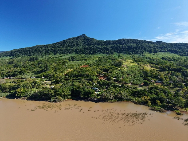 CHÁCARA / SÍTIO À VENDA – UM PARAÍSO NA BEIRA DA LAGOA!: 2ª foto da galeria de imagens do imóvel