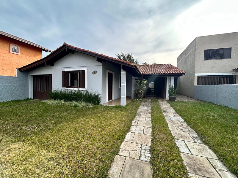 Casa à venda no centro de Imbé: 1ª foto da galeria de imagens do imóvel