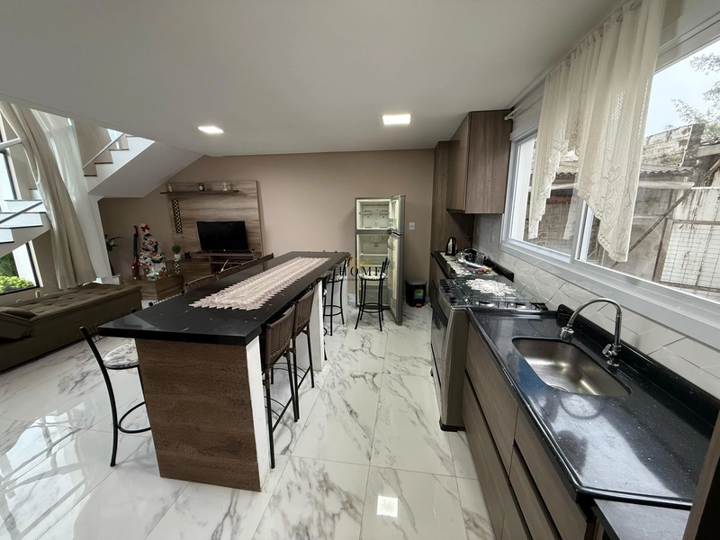 Casa à venda em Mariluz, próximo ao mar!: 6ª foto da galeria de imagens do imóvel