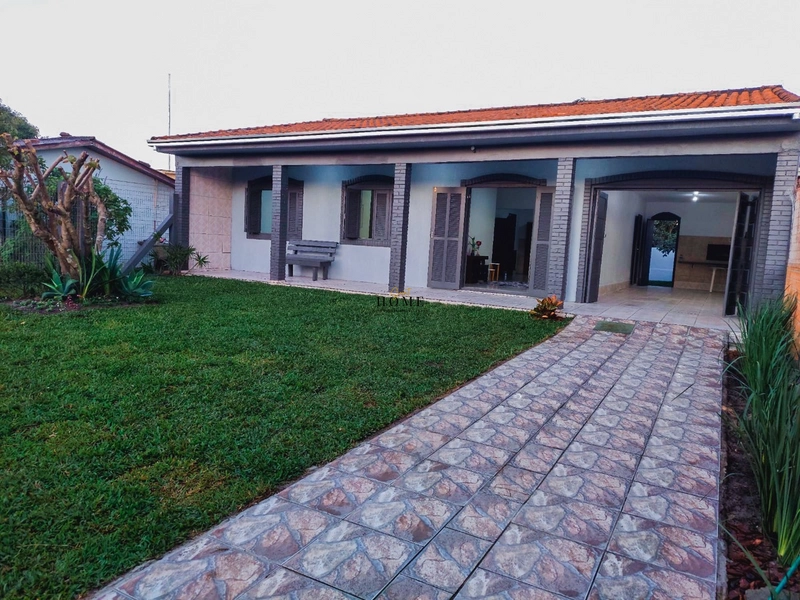 Casa de alvenaria no bairro Albatroz: 1ª foto da galeria de imagens do imóvel
