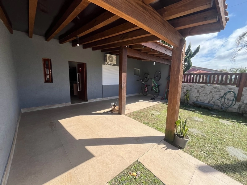 Casa à venda no centro de Imbé : 2ª foto da galeria de imagens do imóvel