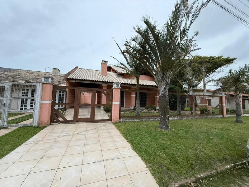 Casa à venda em Imbé - Centro: 1ª foto da galeria de imagens do imóvel