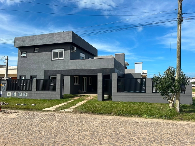 Sobrado novo no Centro de Imbé : 1ª foto da galeria de imagens do imóvel