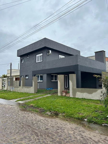 Sobrado novo no Centro de Imbé : 1ª foto da galeria de imagens do imóvel