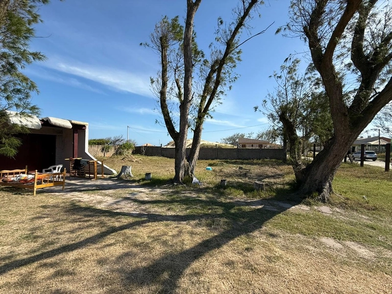 Casa à venda em Mariluz com 2 terrenos: 3ª foto da galeria de imagens do imóvel