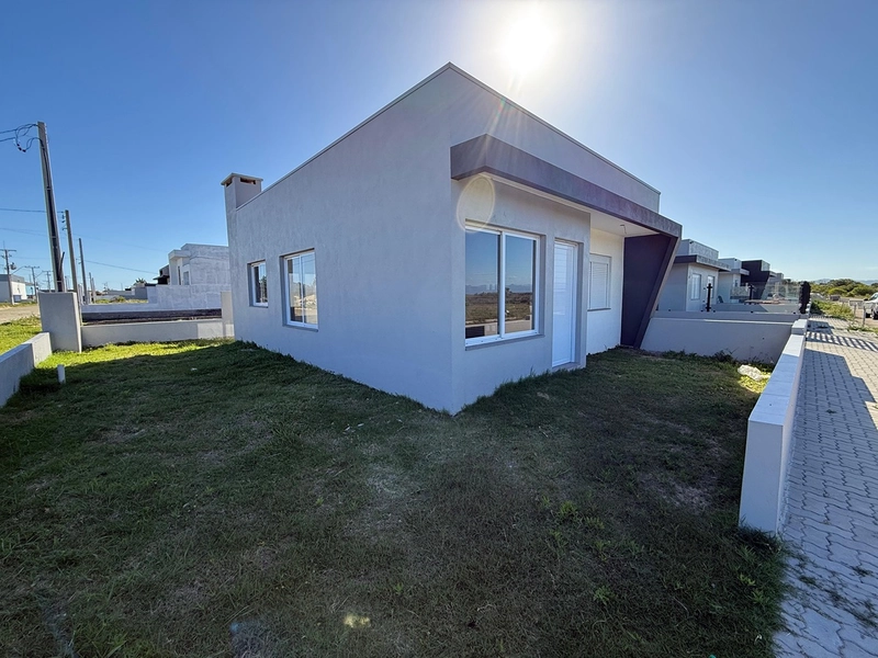 Casa Nova à Venda em Imbé: 2ª foto da galeria de imagens do imóvel