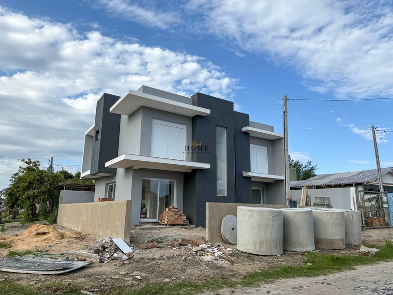 Casa à venda em Mariluz, próximo ao mar: 1ª foto da galeria de imagens do imóvel
