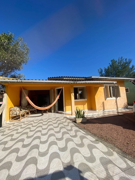 🏡 Casa à venda em Mariluz – Imbé | Apenas 200 metros do mar!: 1ª foto da galeria de imagens do imóvel