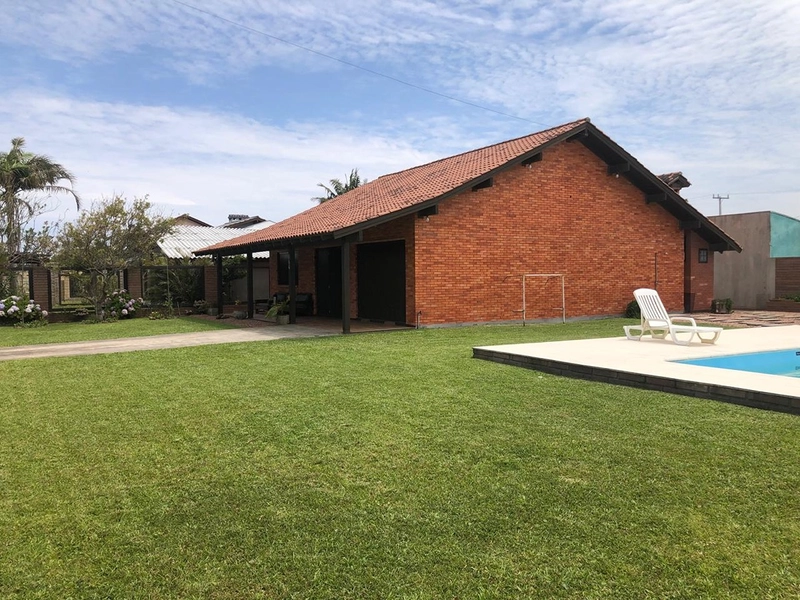 🏡 Casa com terreno amplo à venda no Litoral Norte/RS: 1ª foto da galeria de imagens do imóvel