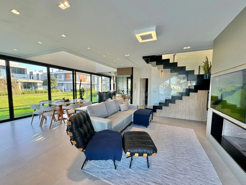 CASA EM CONDOMÍNIO, COM 4 SUÍTES, MOBILIADA E DECORADA!: 2ª foto da galeria de imagens do imóvel
