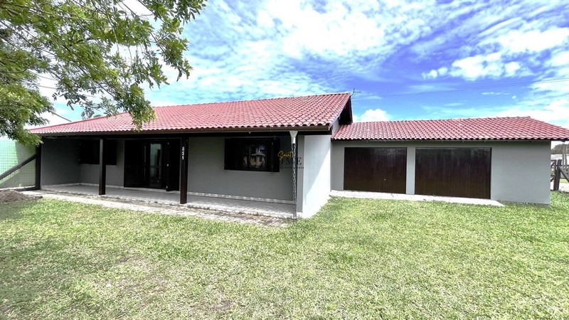 Casa à venda com 2 terrenos: 1ª foto da galeria de imagens do imóvel