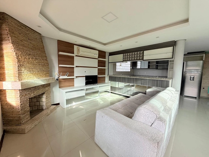 🏡 CASA DE ALTO PADRÃO À VENDA EM IMBÉ – CONFORTO, LAZER E SOFISTICAÇÃO!: 2ª foto da galeria de imagens do imóvel