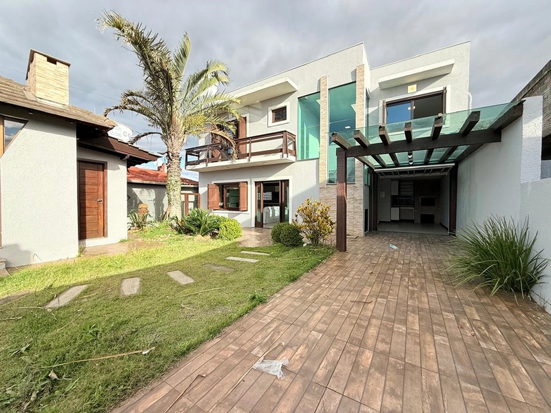 🏡 CASA DE ALTO PADRÃO À VENDA EM IMBÉ – CONFORTO, LAZER E SOFISTICAÇÃO!: 1ª foto da galeria de imagens do imóvel