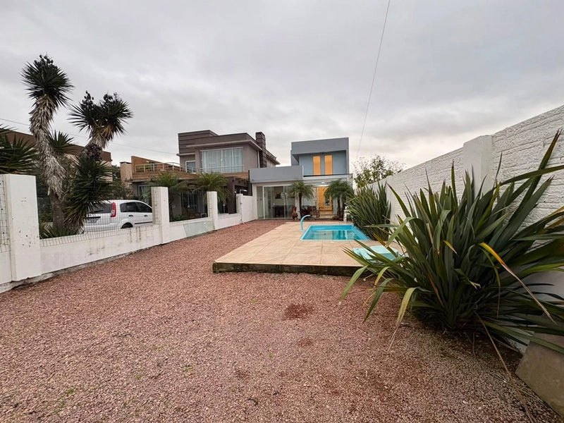 🏡 Sobrado com Piscina no Centro de Imbé – Apenas 4 Quadras do Mar!: 13ª foto da galeria de imagens do imóvel