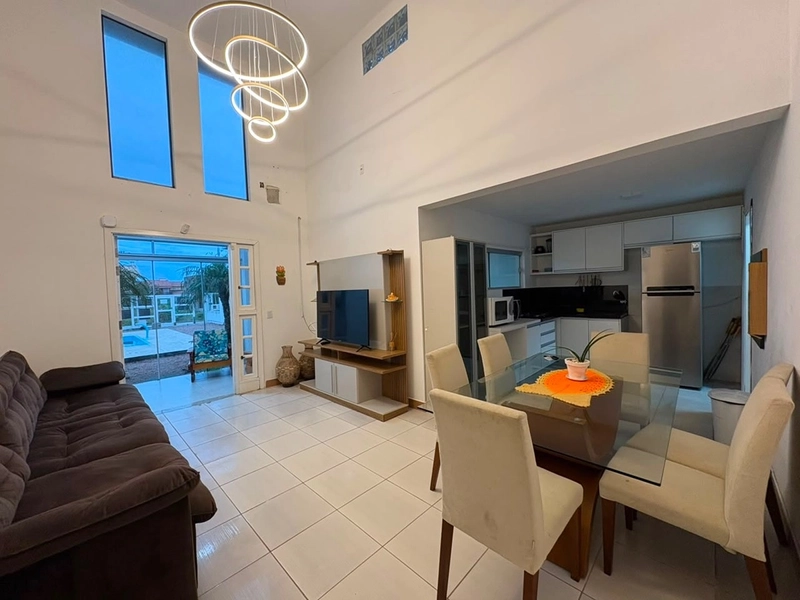 🏡 Sobrado com Piscina no Centro de Imbé – Apenas 4 Quadras do Mar!: 3ª foto da galeria de imagens do imóvel