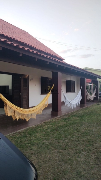 Casa à venda no centro de Imbé: 2ª foto da galeria de imagens do imóvel