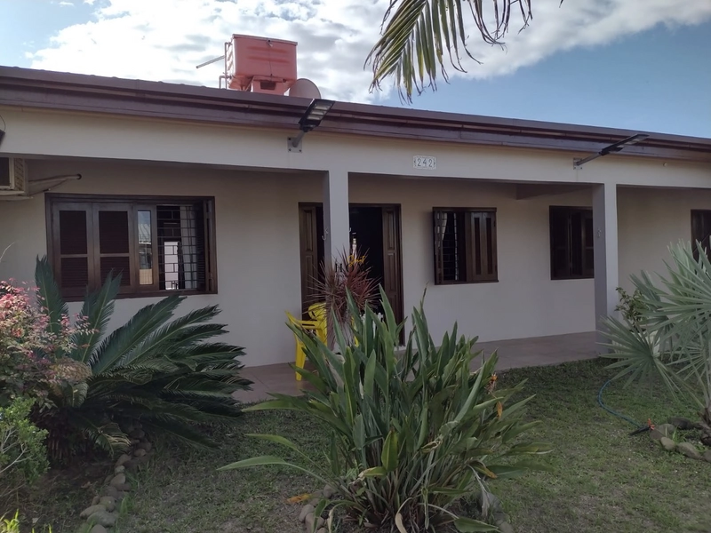 Casa em Mariluz com 2 terrenos: 1ª foto da galeria de imagens do imóvel