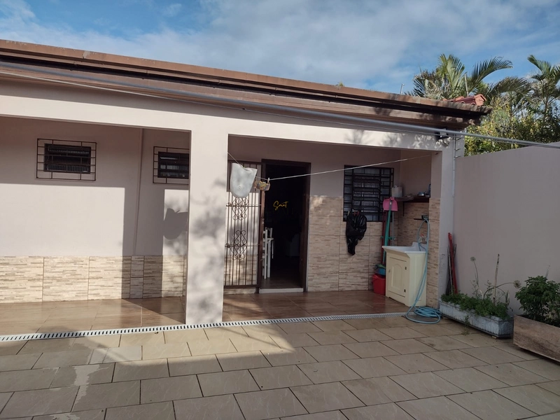 Casa em Mariluz com 2 terrenos: 8ª foto da galeria de imagens do imóvel