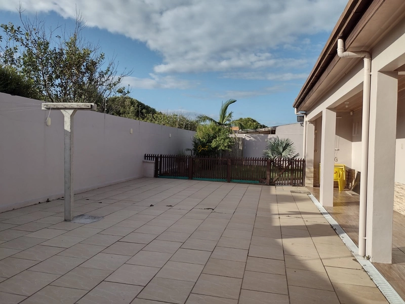 Casa em Mariluz com 2 terrenos: 19ª foto da galeria de imagens do imóvel
