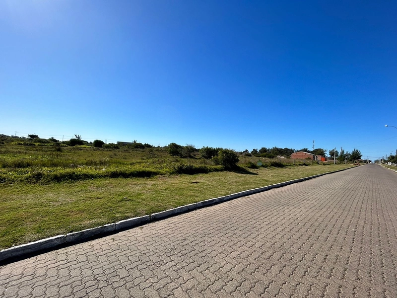 Terreno à venda em Imbé: 1ª foto da galeria de imagens do imóvel