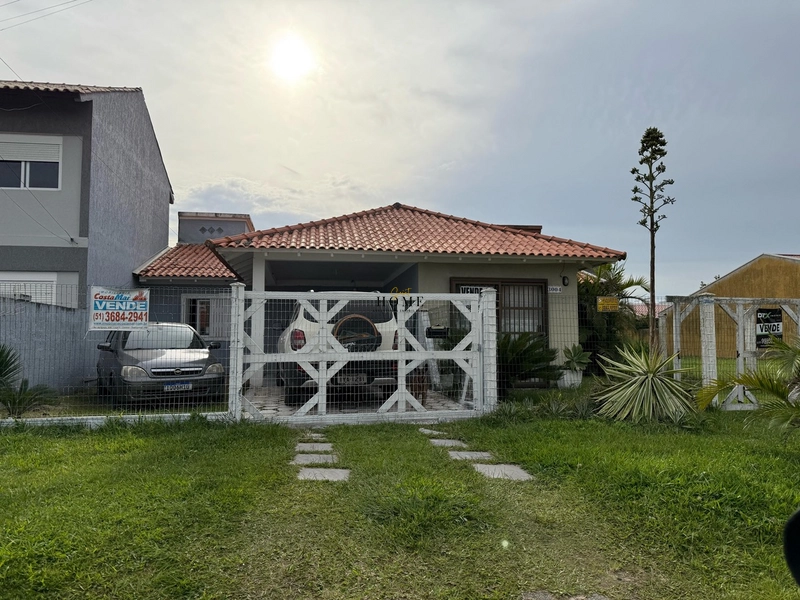 Casa à venda no centro de Imbé: 1ª foto da galeria de imagens do imóvel