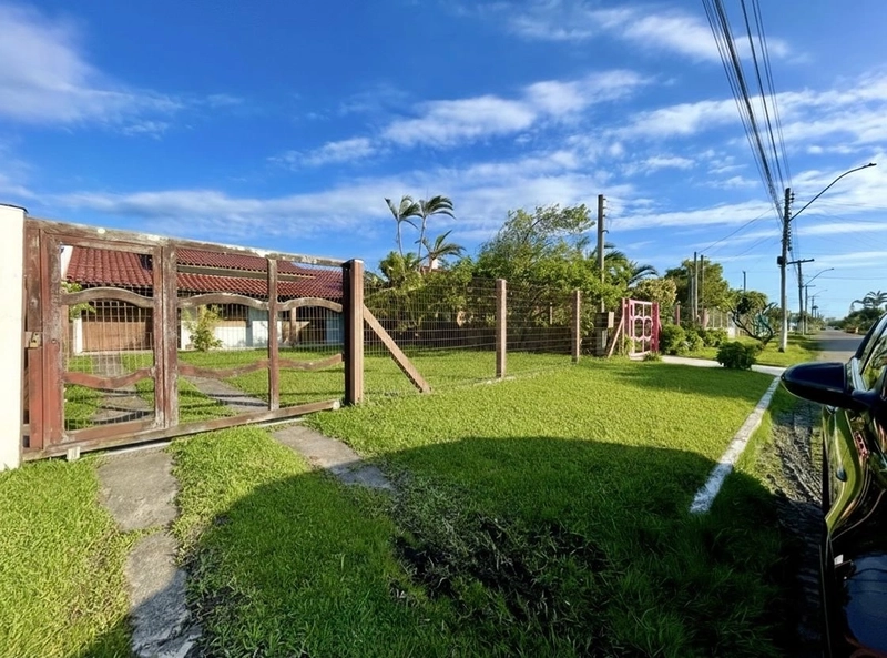 Casa no centro de Imbé: 2ª foto da galeria de imagens do imóvel