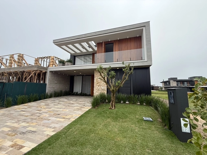 Sobrado Alto Padrão Beira Lago : 2ª foto da galeria de imagens do imóvel