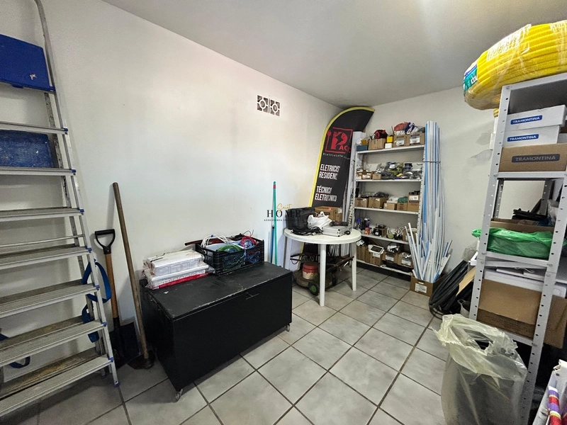 Prédio comercial com salas comerciais e residência na parte superior: 4ª foto da galeria de imagens do imóvel