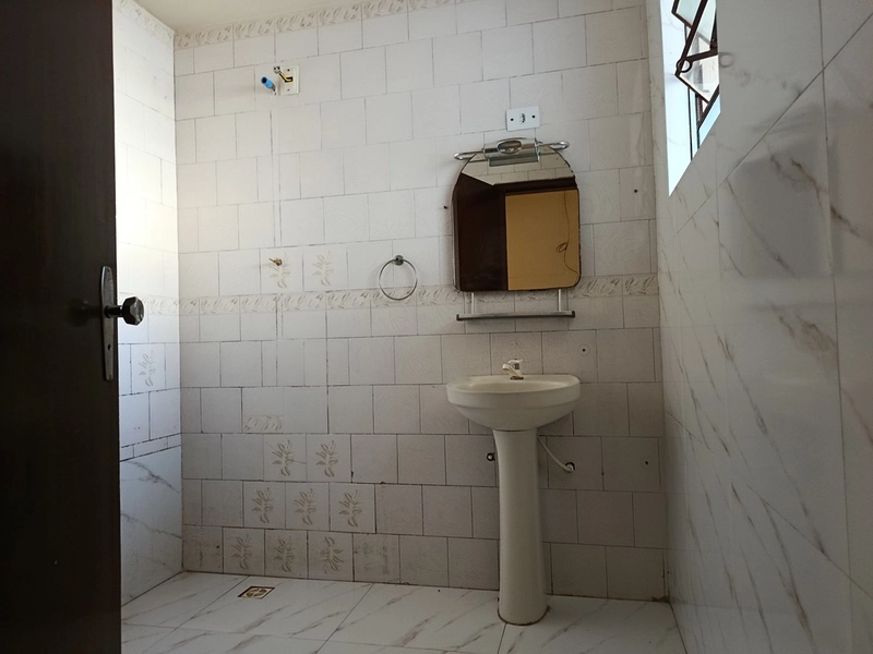 Casa Térrea com 3 Quartos para Locação – Bairro Portão: 5ª foto da galeria de imagens do imóvel