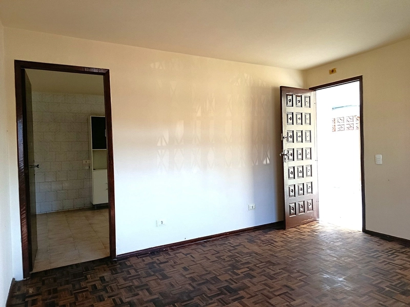 Casa Térrea com 3 Quartos para Locação – Bairro Portão: 2ª foto da galeria de imagens do imóvel