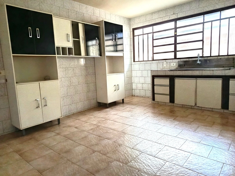 Casa Térrea com 3 Quartos para Locação – Bairro Portão: 9ª foto da galeria de imagens do imóvel