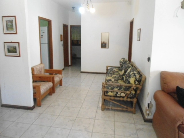 Excelente casa com 2 terrenos.: 3ª foto da galeria de imagens do imóvel