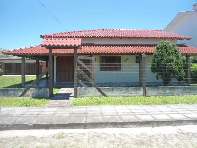 Excelente casa com 2 terrenos.: 2ª foto da galeria de imagens do imóvel