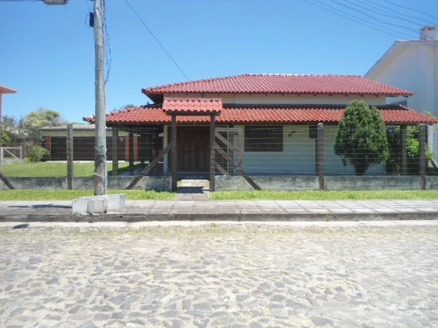 Excelente casa com 2 terrenos.: 1ª foto da galeria de imagens do imóvel