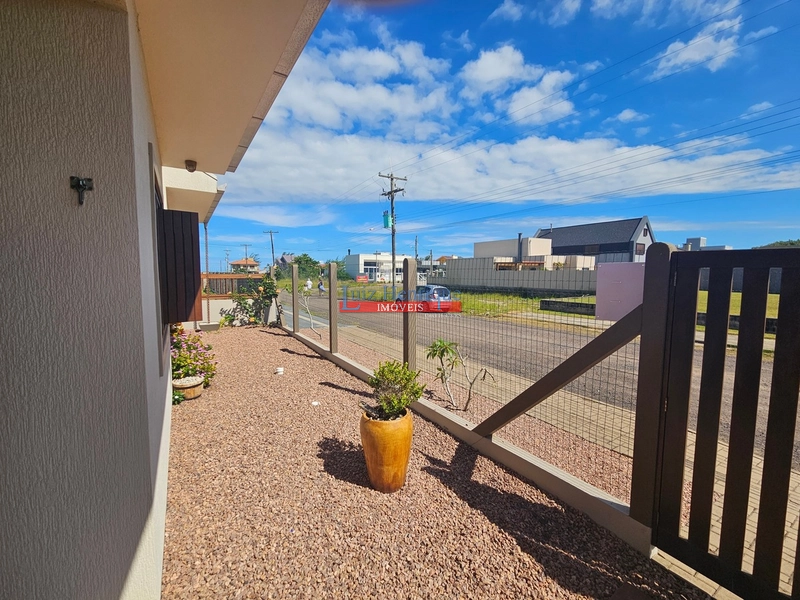 Com 2 terrenos e piscina: 19ª foto da galeria de imagens do imóvel