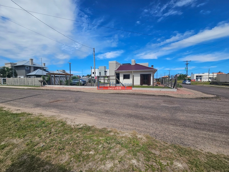 Com 2 terrenos e piscina: 53ª foto da galeria de imagens do imóvel
