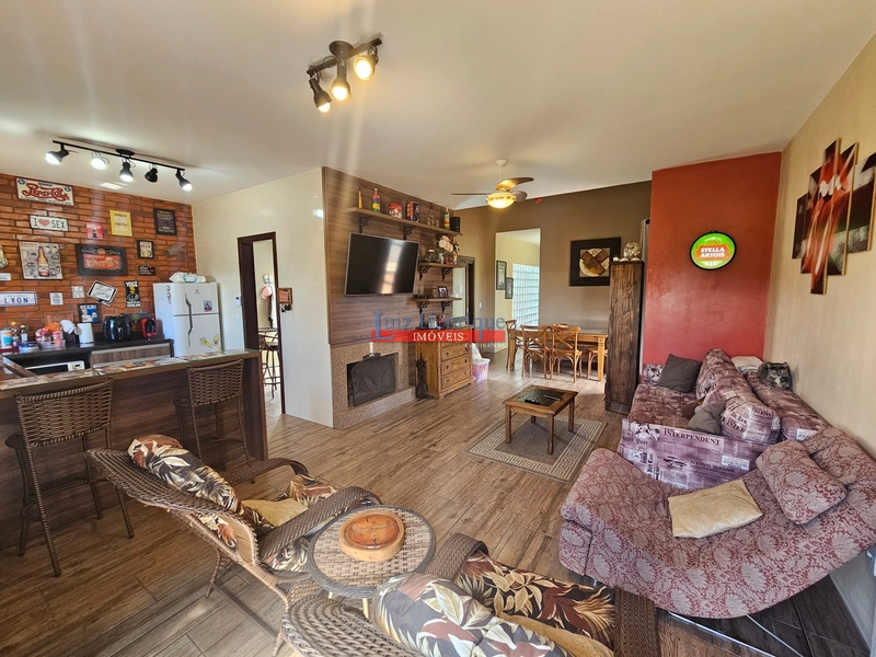 Com 2 terrenos e piscina: 21ª foto da galeria de imagens do imóvel