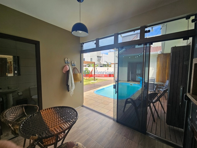 Com 2 terrenos e piscina: 43ª foto da galeria de imagens do imóvel