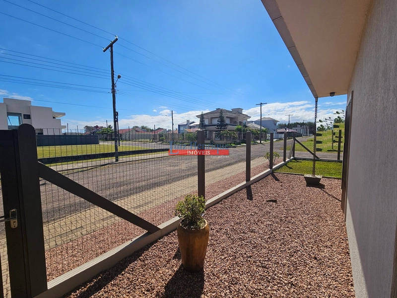 Com 2 terrenos e piscina: 20ª foto da galeria de imagens do imóvel